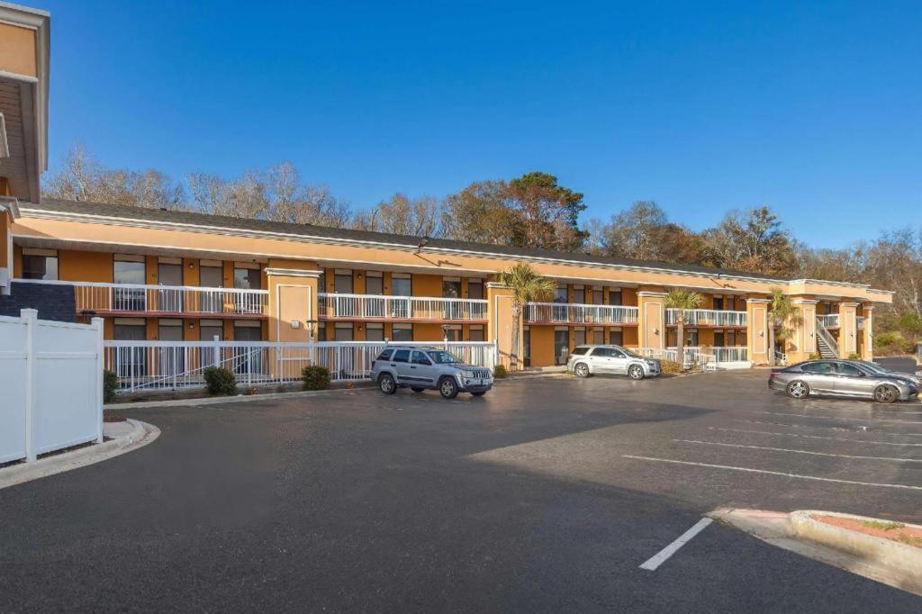 Rodeway Inn Lumberton Exterior photo