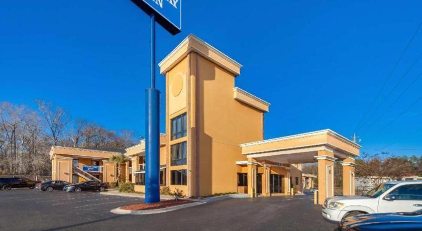 Rodeway Inn Lumberton Exterior photo
